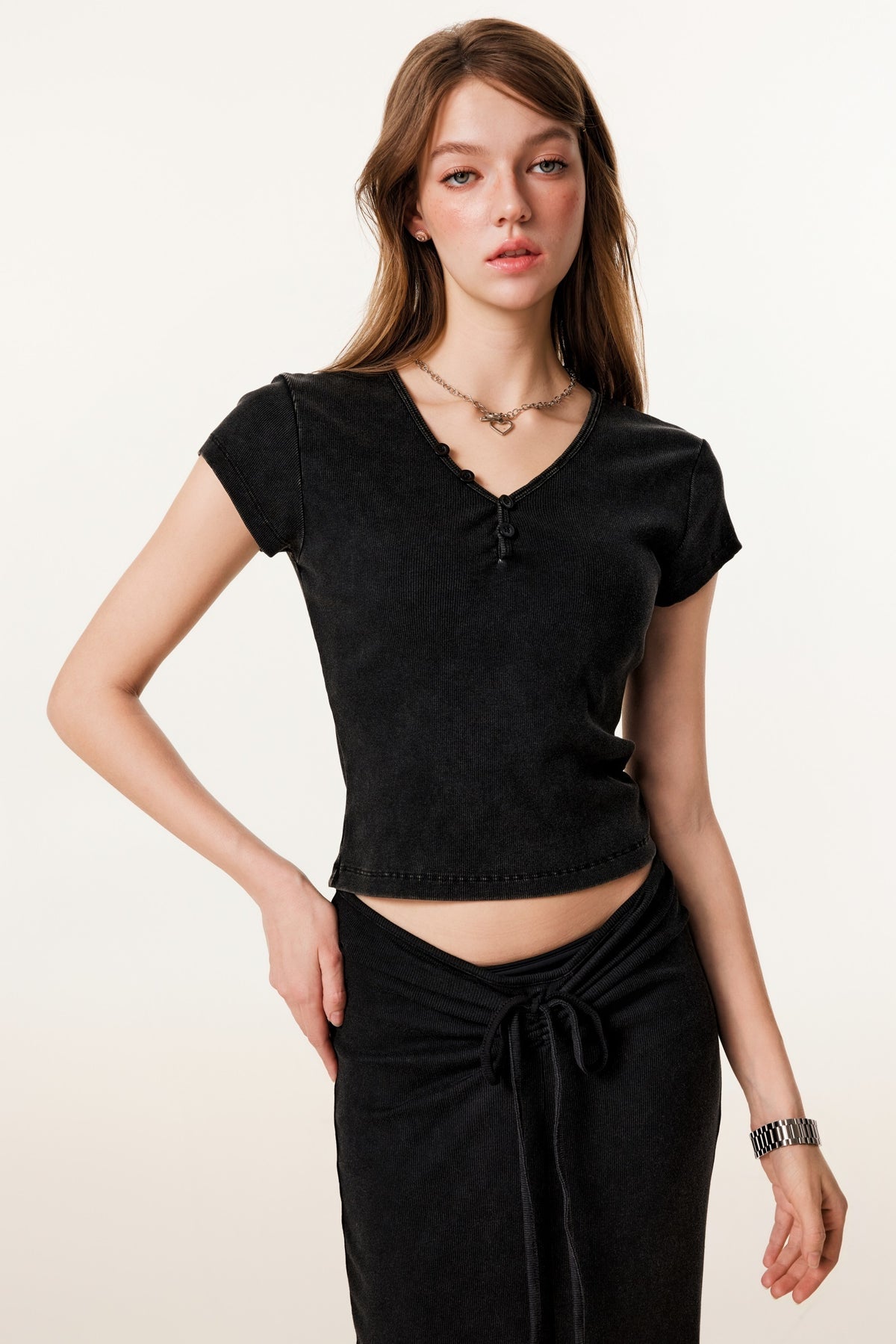 275GSM Women’s V-Neck Ski-Inspired Distressed-Wash T-shirt Snow wash