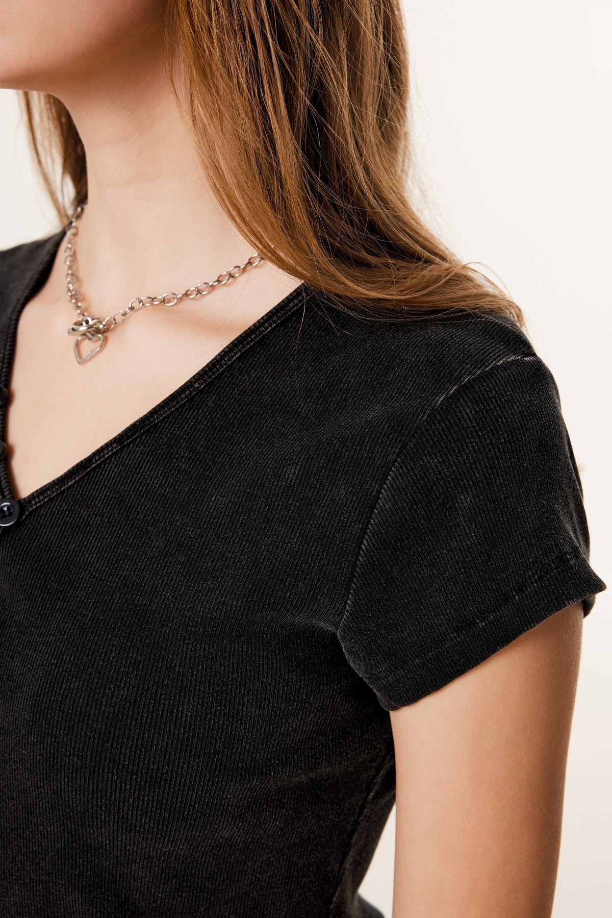 275GSM Women’s V-Neck Ski-Inspired Distressed-Wash T-shirt Snow wash