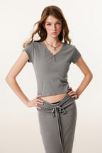 275GSM Women’s V-Neck Ski-Inspired Distressed-Wash T-shirt Medium gray