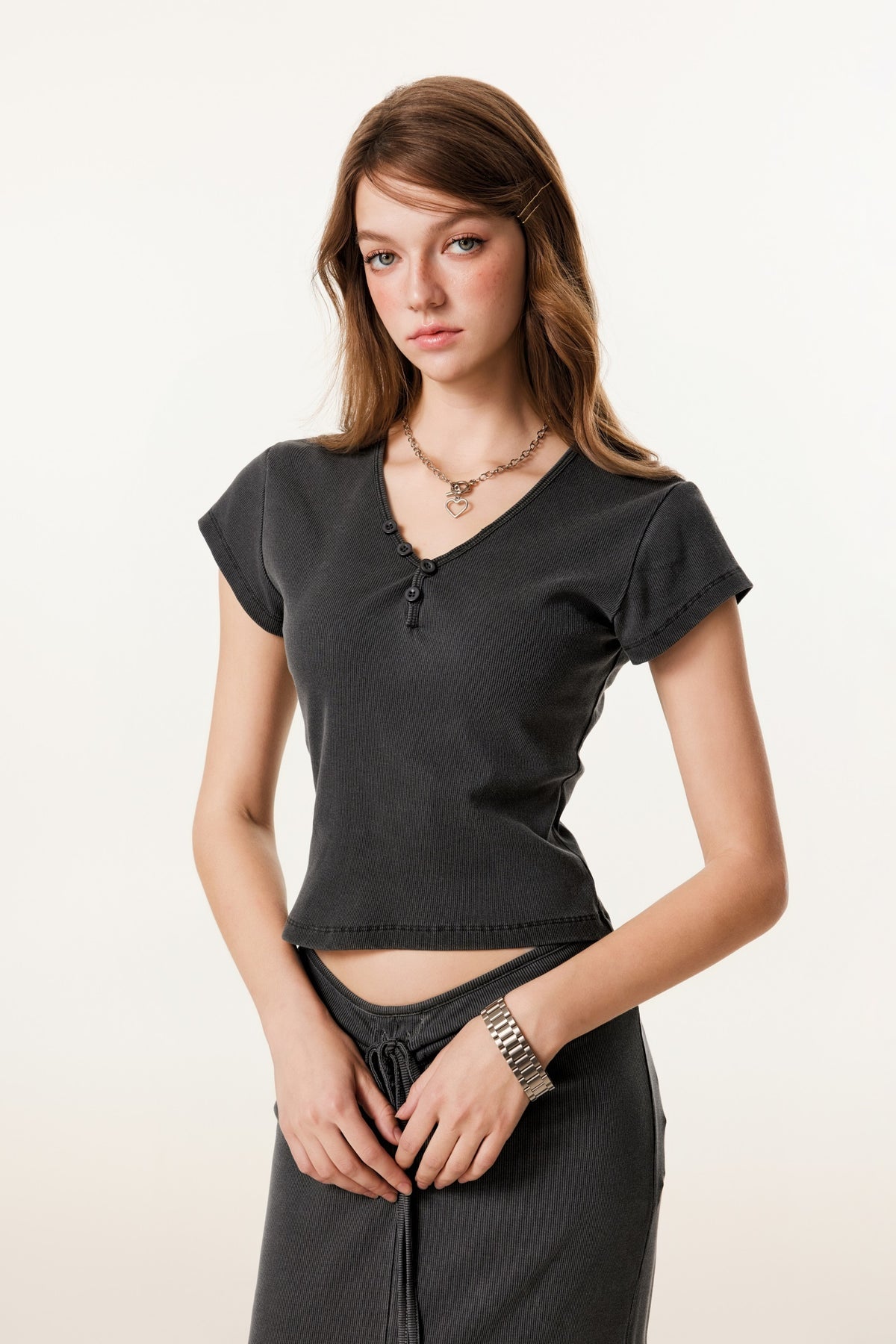 275GSM Women’s V-Neck Ski-Inspired Distressed-Wash T-shirt Dark gray