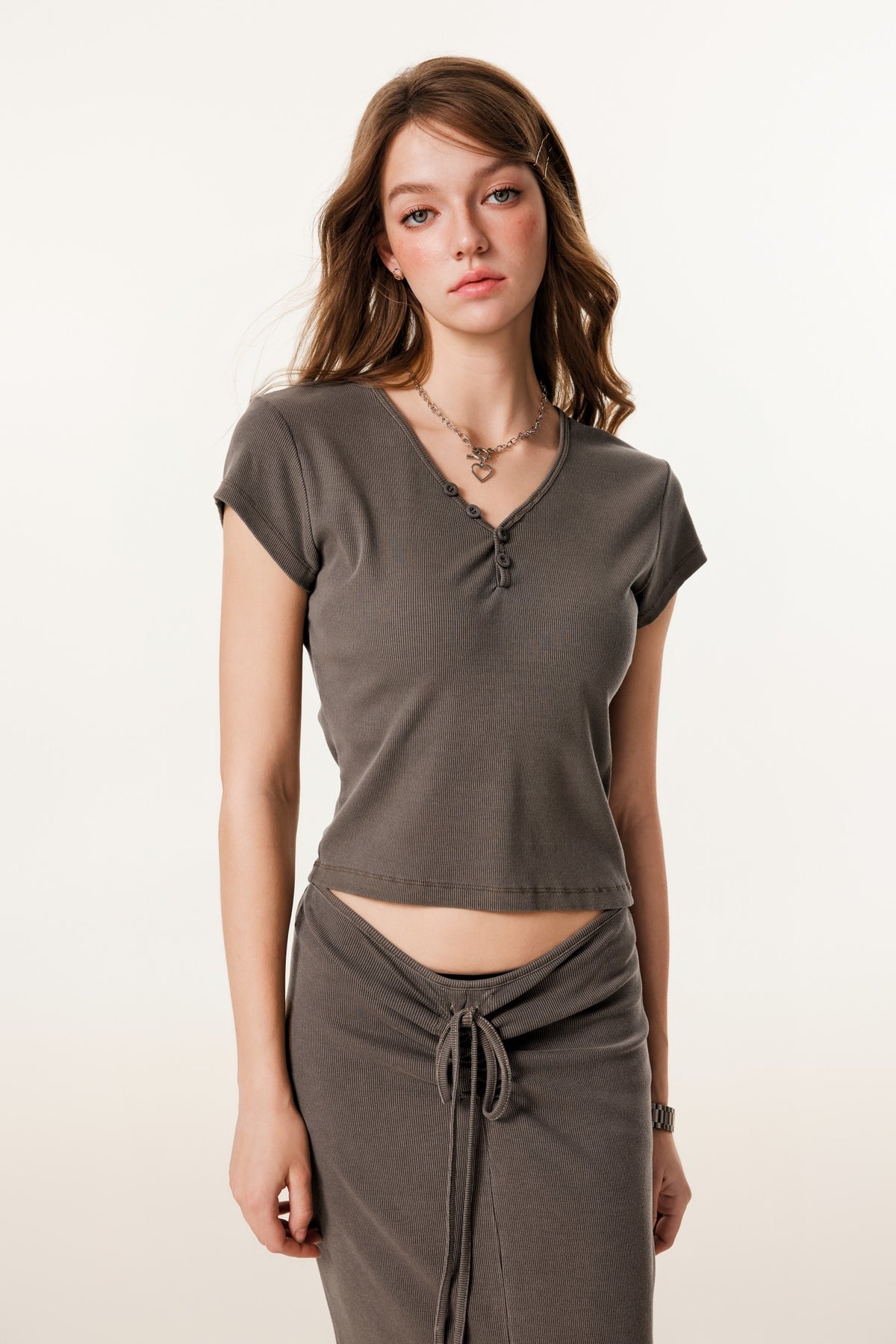275GSM Women’s V-Neck Ski-Inspired Distressed-Wash T-shirt Coffee color